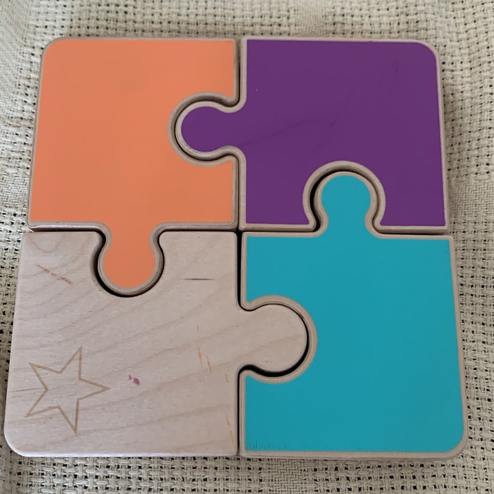 Lovevery Chunky Wooden Jigsaw Puzzle (Companion Play Lit - Months 22, 23, 24) - Picture 3 of 5